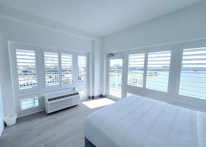 Charthouse Clearwater Beach Marina Hotel