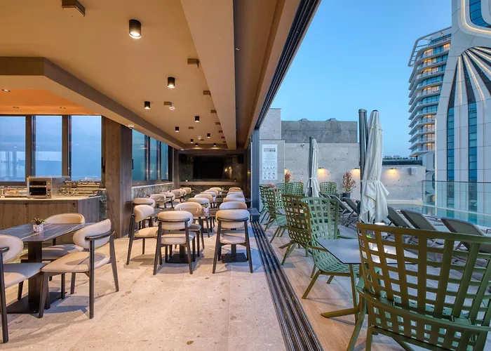 Vita Hotel & Rooftop