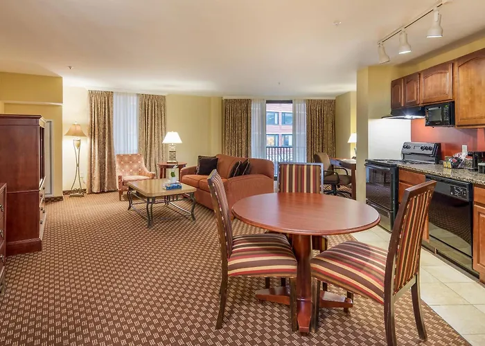 Clarion Collection Hotel Arlington Court Suites