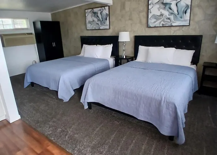 Silver Lakes Inn