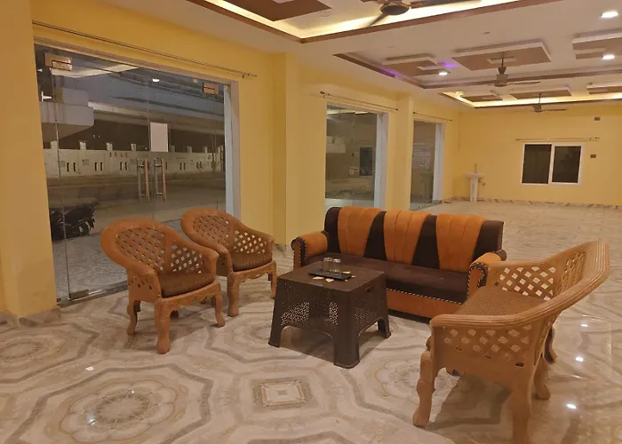 Hotel The R L Palace - "A Luxurious Hotel" 900 Meters From Ram Mandir Ayodhya