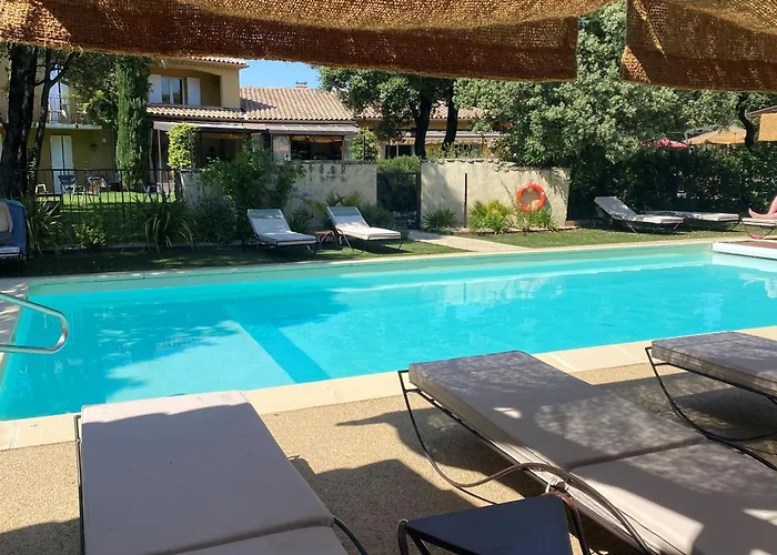 Logis Hotel La Bastide De Grignan & Restaurant La Chenaie