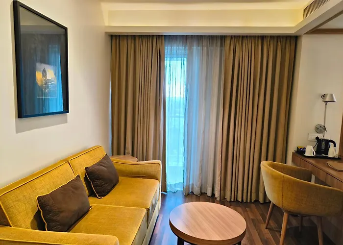 Royal Hometel Suites