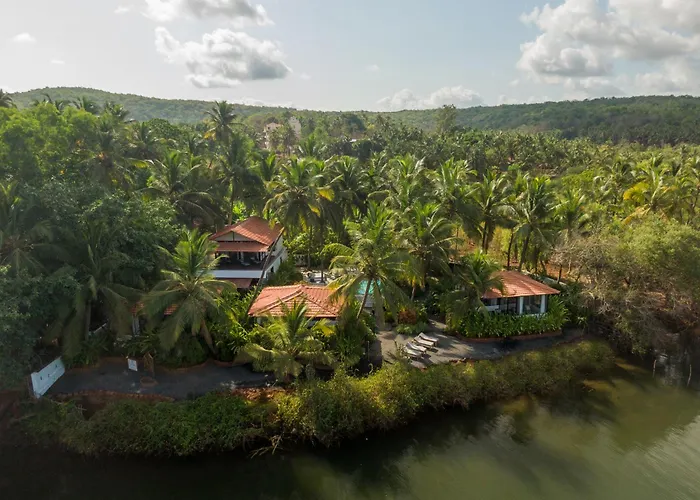Pont Bleu Suites - Boutique Hotel -Riverside & Pool