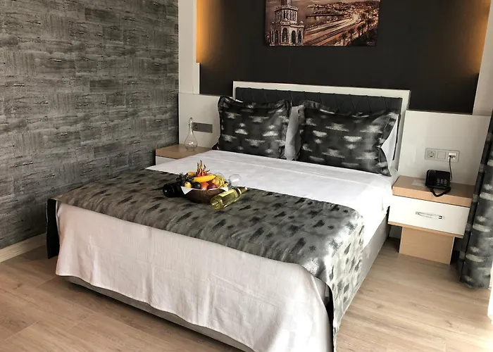 Golden Rose Deluxe Hotel