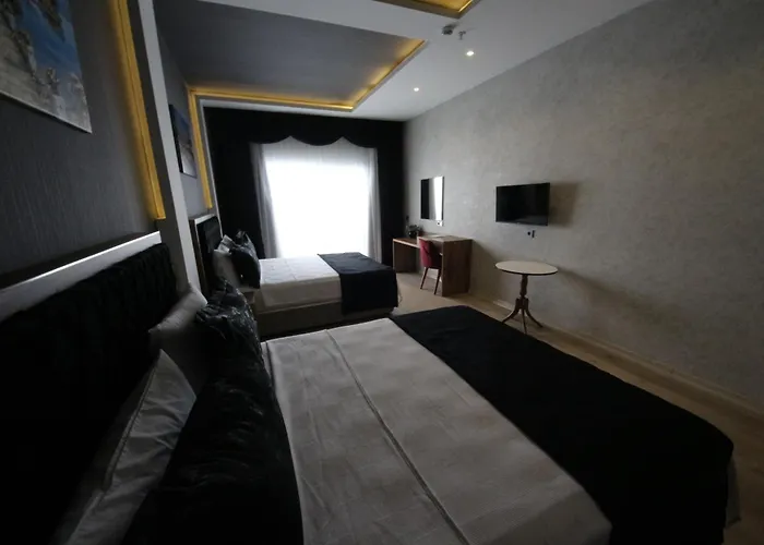 Golden Rose Deluxe Hotel