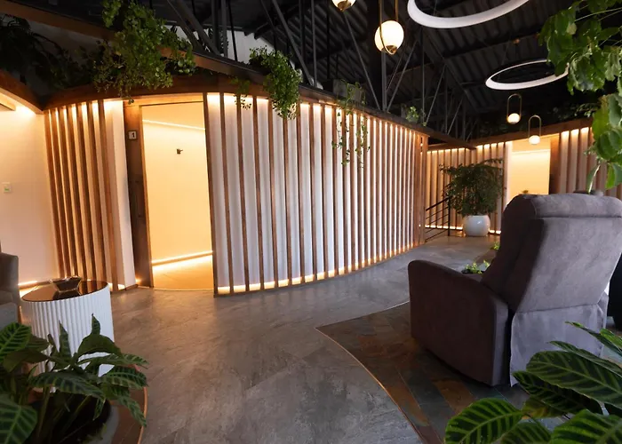 Quindeloma Art Hotel & Gallery