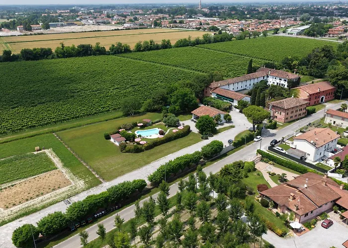 La Vie En Rose Resort