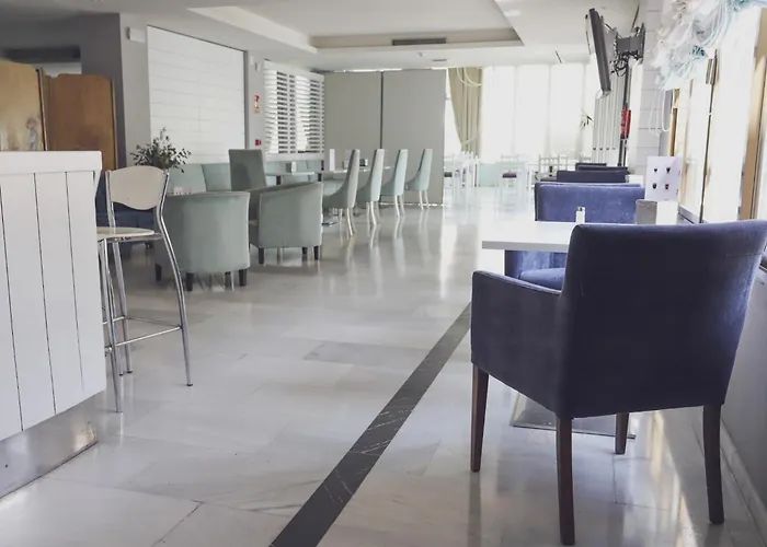 Hotel Oasis Con Parking Incluido