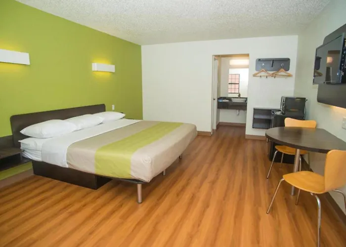 Motel 6-Palestine, Tx