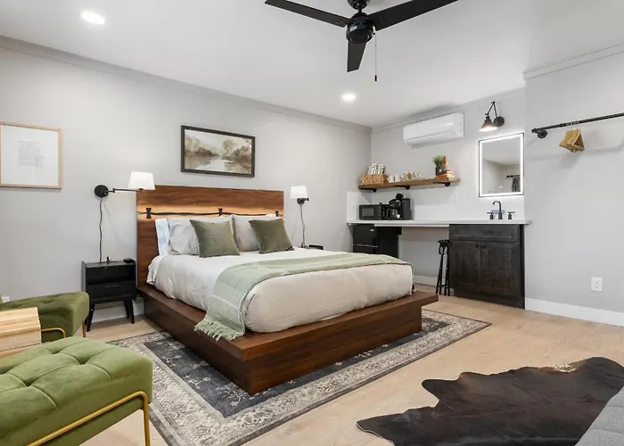 The Whitney- Sequoia Motel Rm7