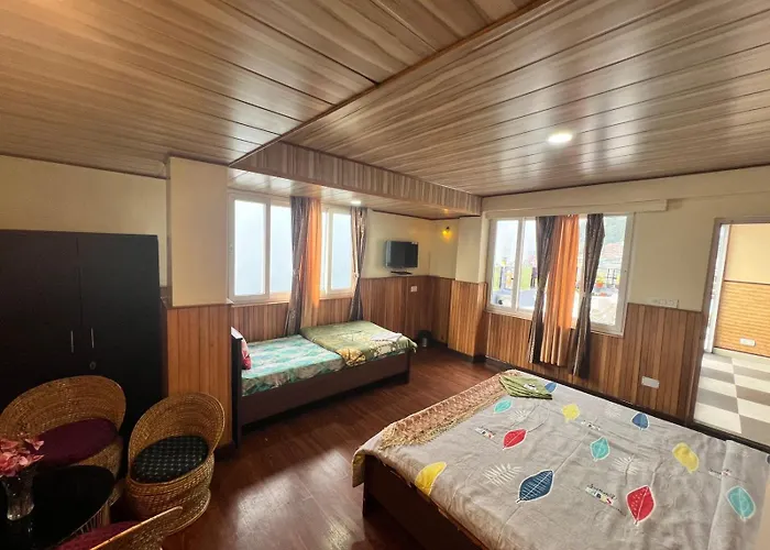 Hotel Hill Queen Near Tara Devi Mandir