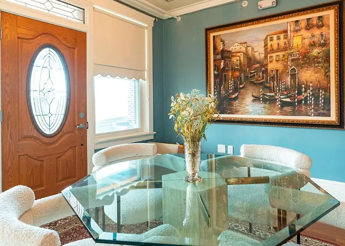 Chateau Connellsville Eclectic Homage Suite