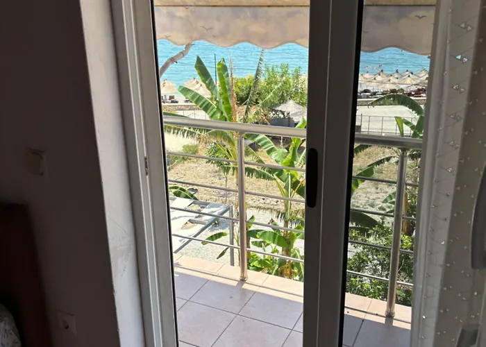 White Marine Hotel