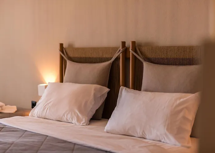 Paradise Hotel (Adults Only)