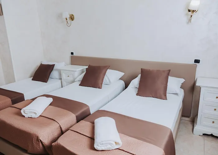Bee Queen Hotel