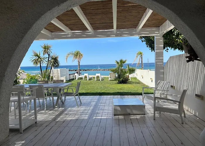 Villa a Diamante Sulla Spiaggia