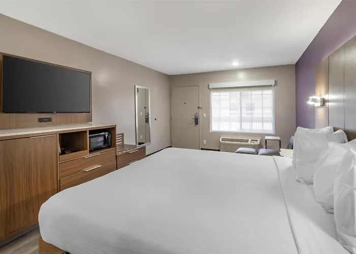 Best Western Airport Plaza Hotel – LAX Airport LA Stadium