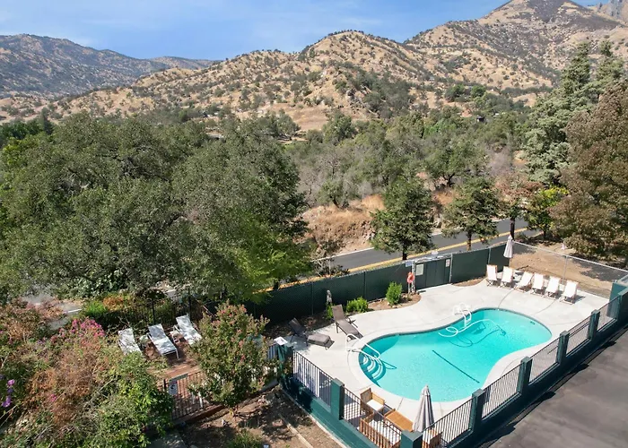 The Moro | Sequoia Motel Rm3