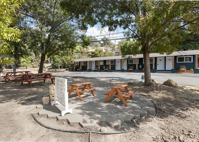 The Moro | Sequoia Motel Rm3
