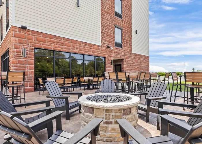 Cobblestone Hotel & Suites - Foley