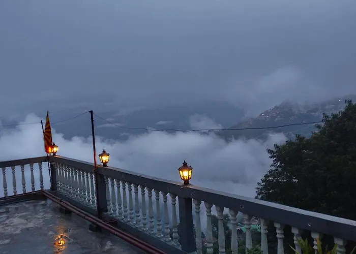 Hotel Sakura Mountain View Near Darjeeling Toy Train Station