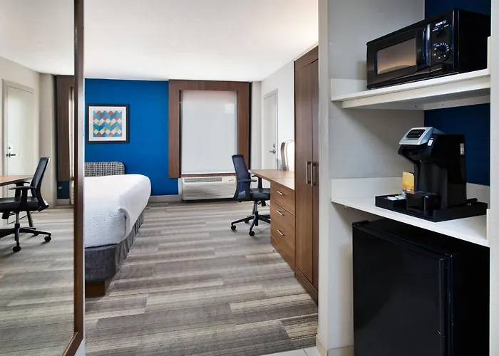 Holiday Inn Express Nashville-Downtown - Broadway By Ihg