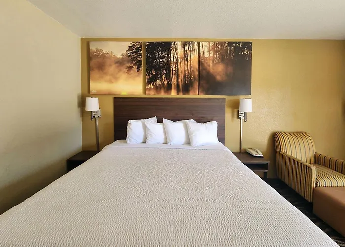 Days Inn By Wyndham Leesville