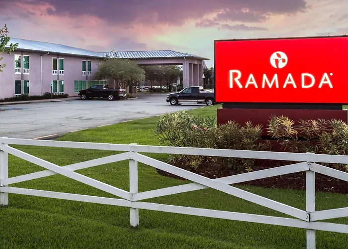 Ramada By Wyndham Luling Kenner South
