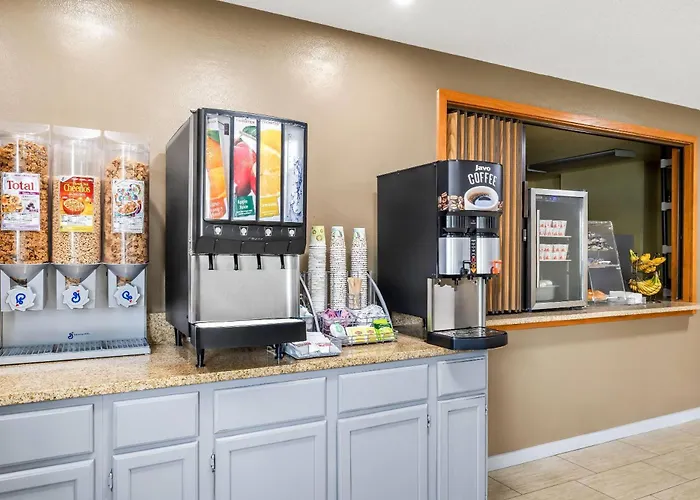 Super 8 By Wyndham La Crosse