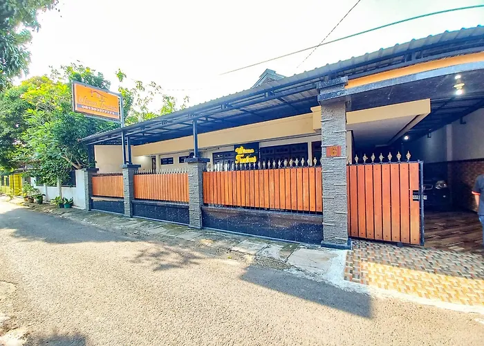 Wisma Trubus Syariah Redpartner Near Rsud Koesma Tuban