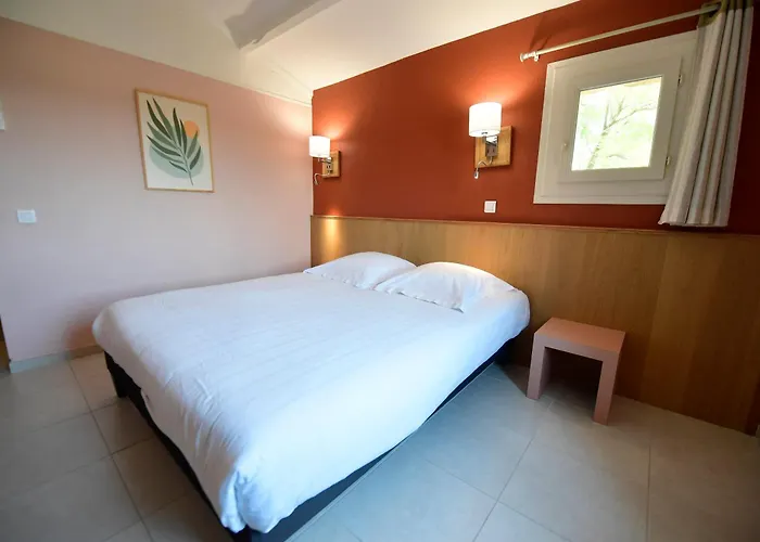 Le Mas Des Aigras - Hotel & Restaurant De Charme En Provence