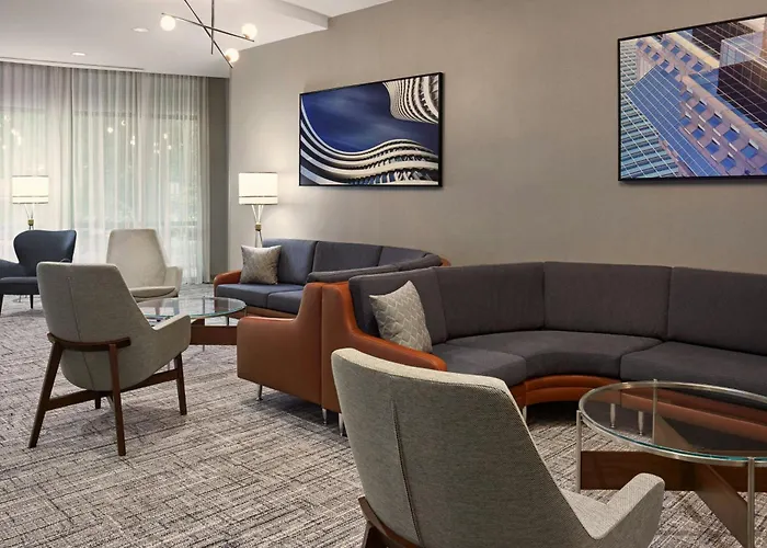 Courtyard By Marriott Hamilton