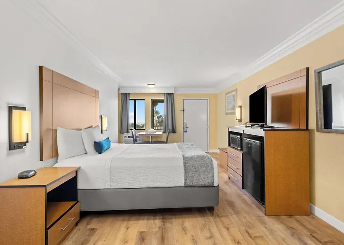 Travelodge By Wyndham San Clemente Beach