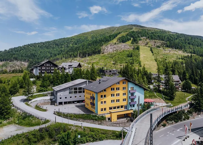 Basekamp Mountain Budget Hotel