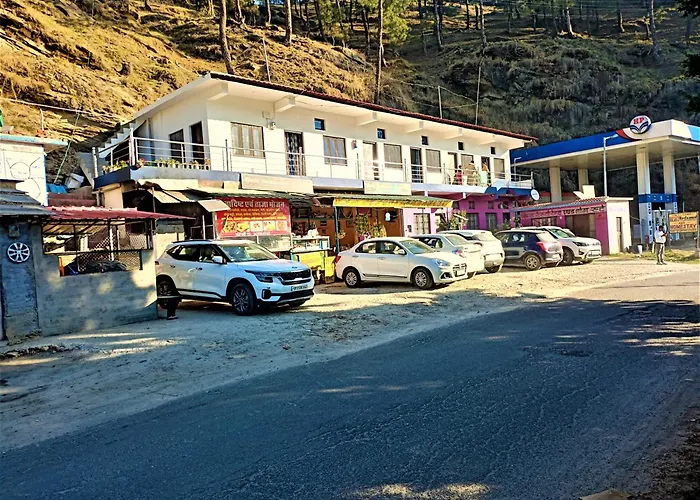 Bisht Hotel And Restaurant