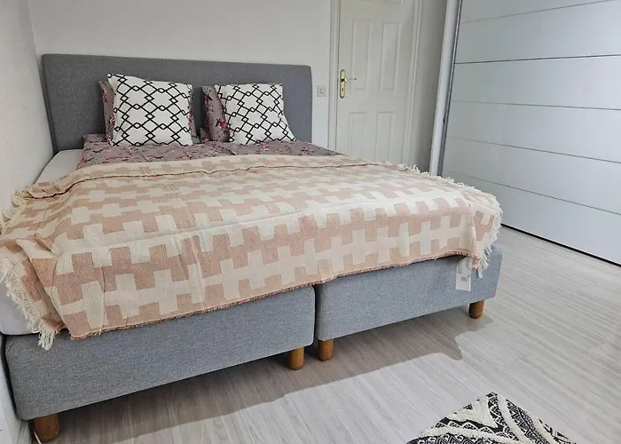 3Br House Sleeps 7 With Balcony-Garden-Bbq-Freep