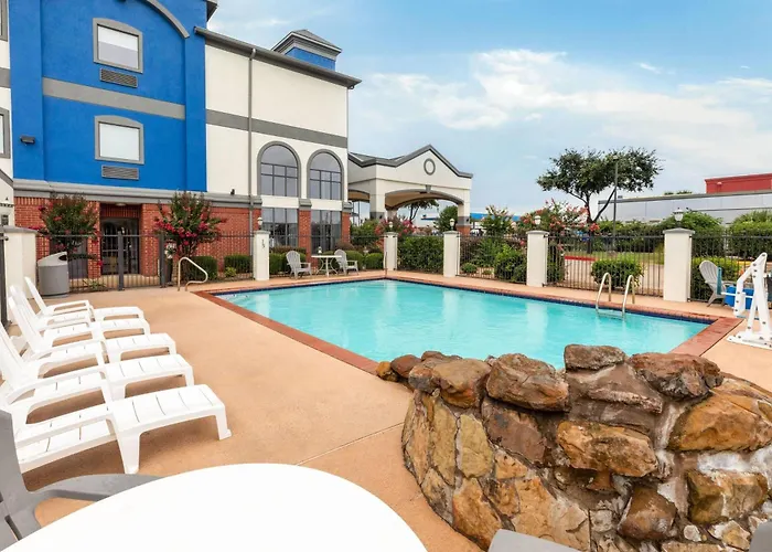 Days Inn & Suites By Wyndham Sam Houston Tollway