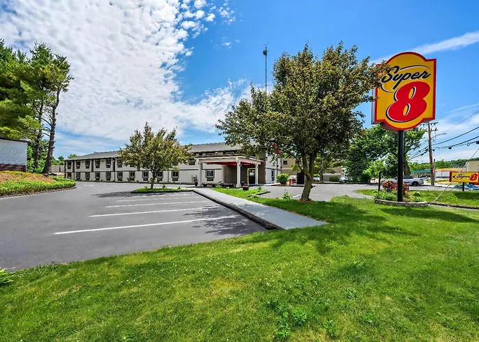 Super 8 By Wyndham Lewiston Auburn Area
