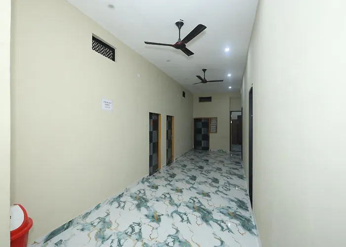Hotel Shri Balaji Dham, Family Room Near Mathura Railway Station