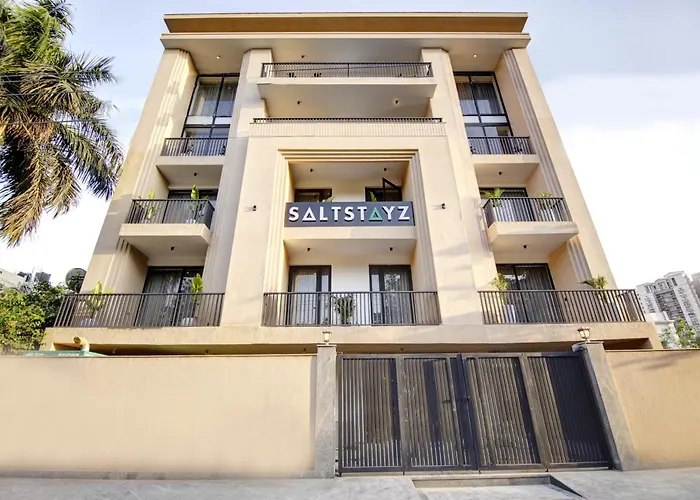 Saltstayz Premier - Galleria Market Road & Sector 27