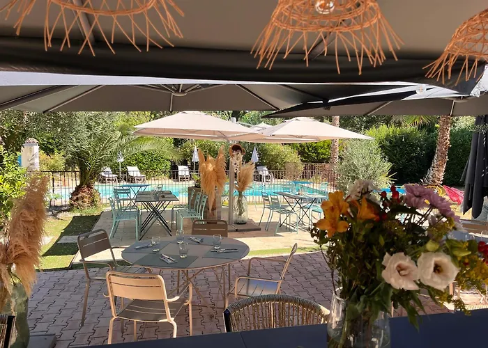 Logis Hotels La Bastide Des Golfs