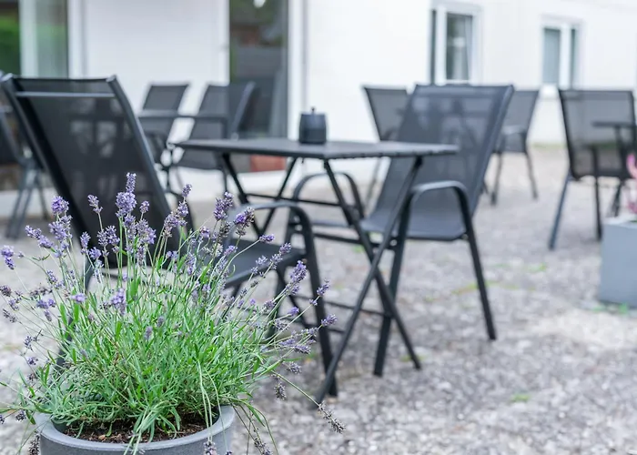 Hotel Cafe Galerie I Hannover-Garbsen I Free Parking