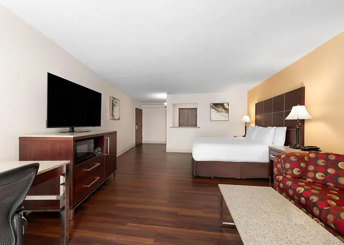 Wyndham Riverfront Hotel