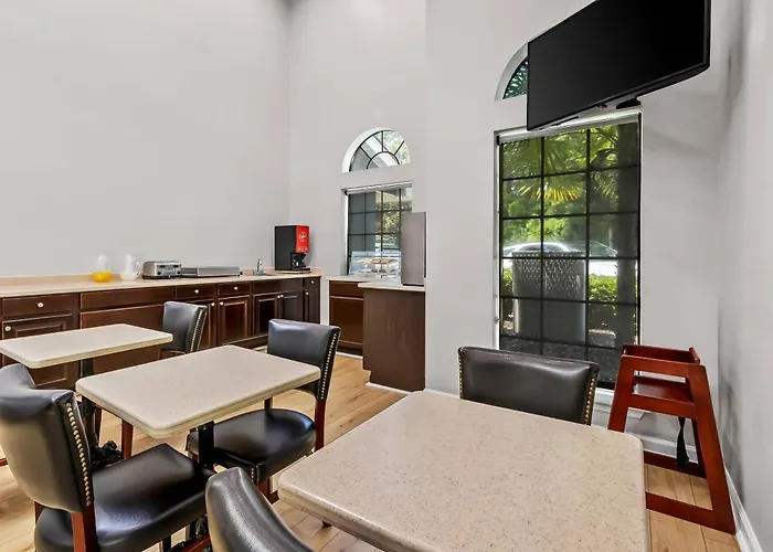 Econo Lodge Inn & Suites Cayce I-26 Airport