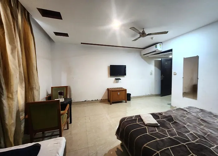 Hotel Ruhaan Near New Delhi Railway Station