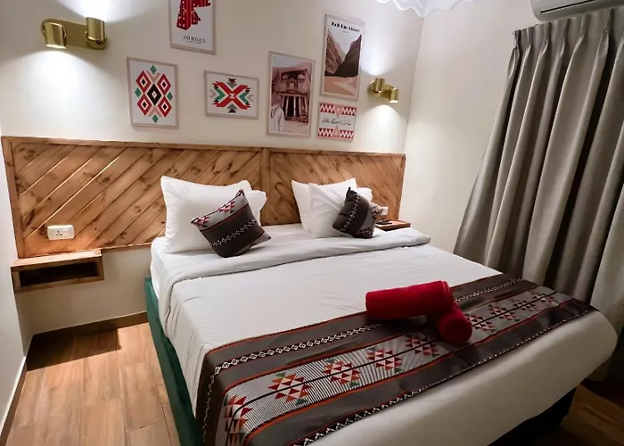 Sandra Hotel