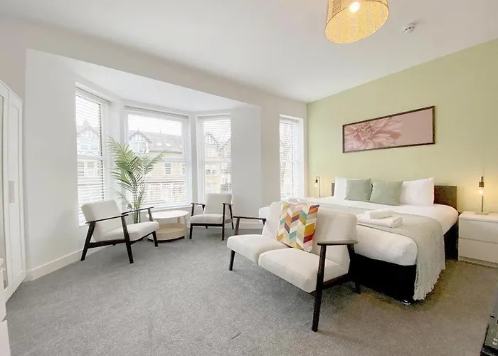 Eleven On Dragon - Boutique Hotel Rooms & Studio Apartment