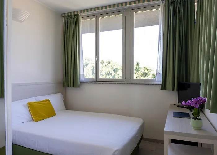 Hotel Embassy