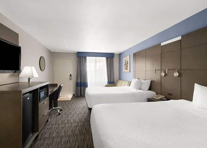 Travelodge Inn & Suites By Wyndham Anaheim On Disneyland Dr